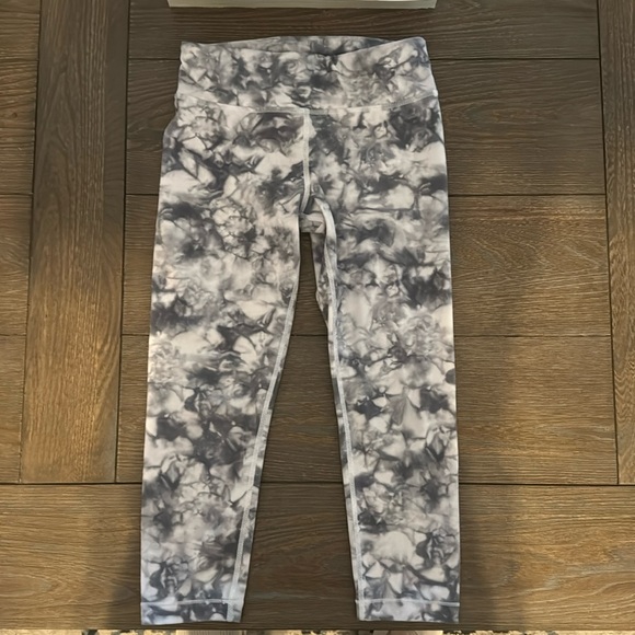 Athleta Girl Powervita Tie Dye Capri Leggings High Rise Cropped Pants Medium - Picture 2 of 5